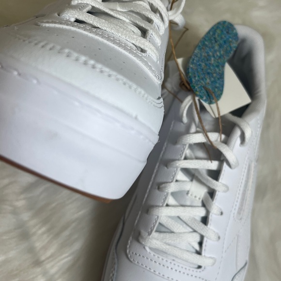 NWT Reebok Classic White Athletic Leather Sneakers - Picture 10 of 12